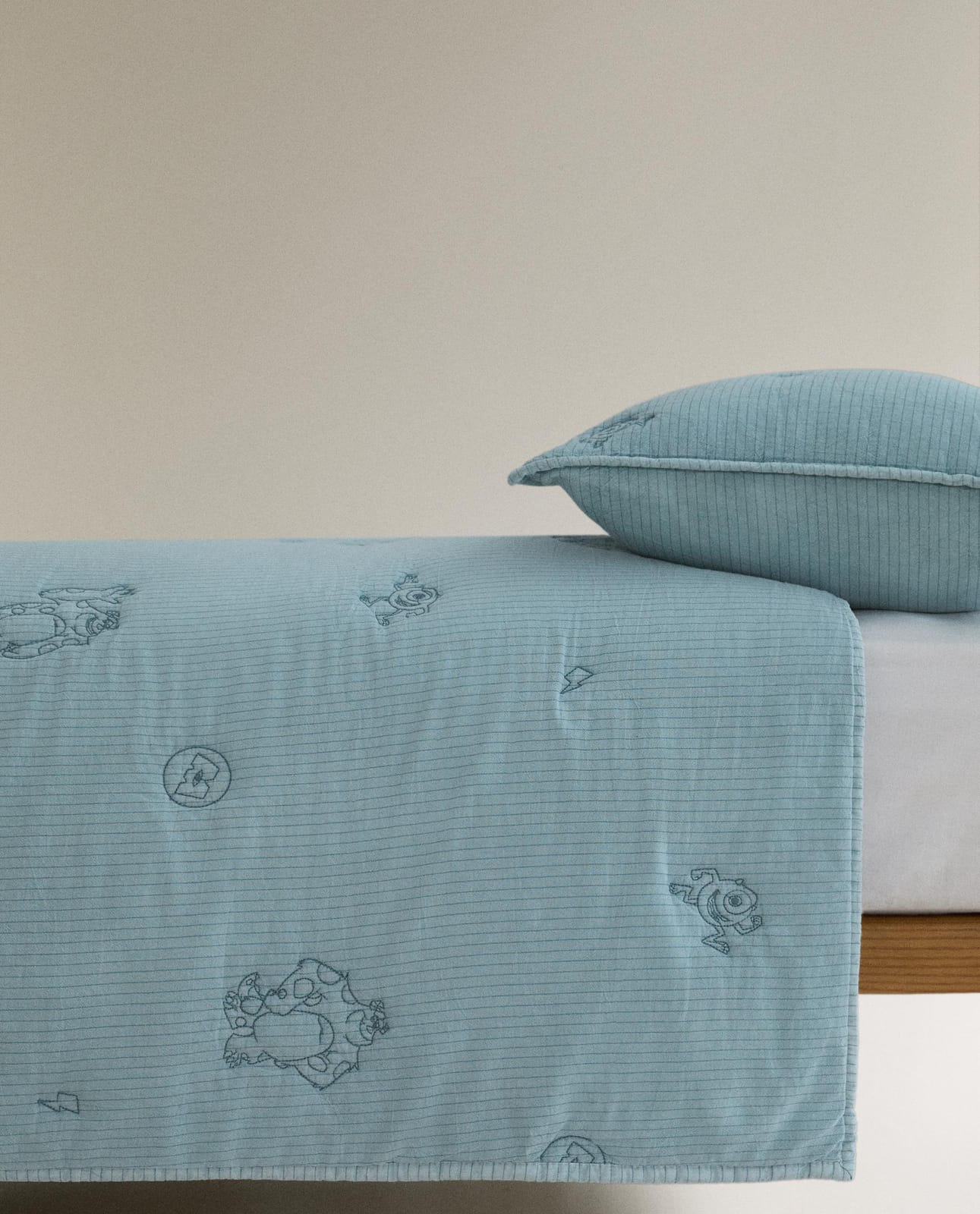 ZARA HOME ДЕТСКОЕ ПОКРЫВАЛО КОРПОРАЦИЯ МОНСТРОВ ©DISNEY/PIXAR ракурс 5