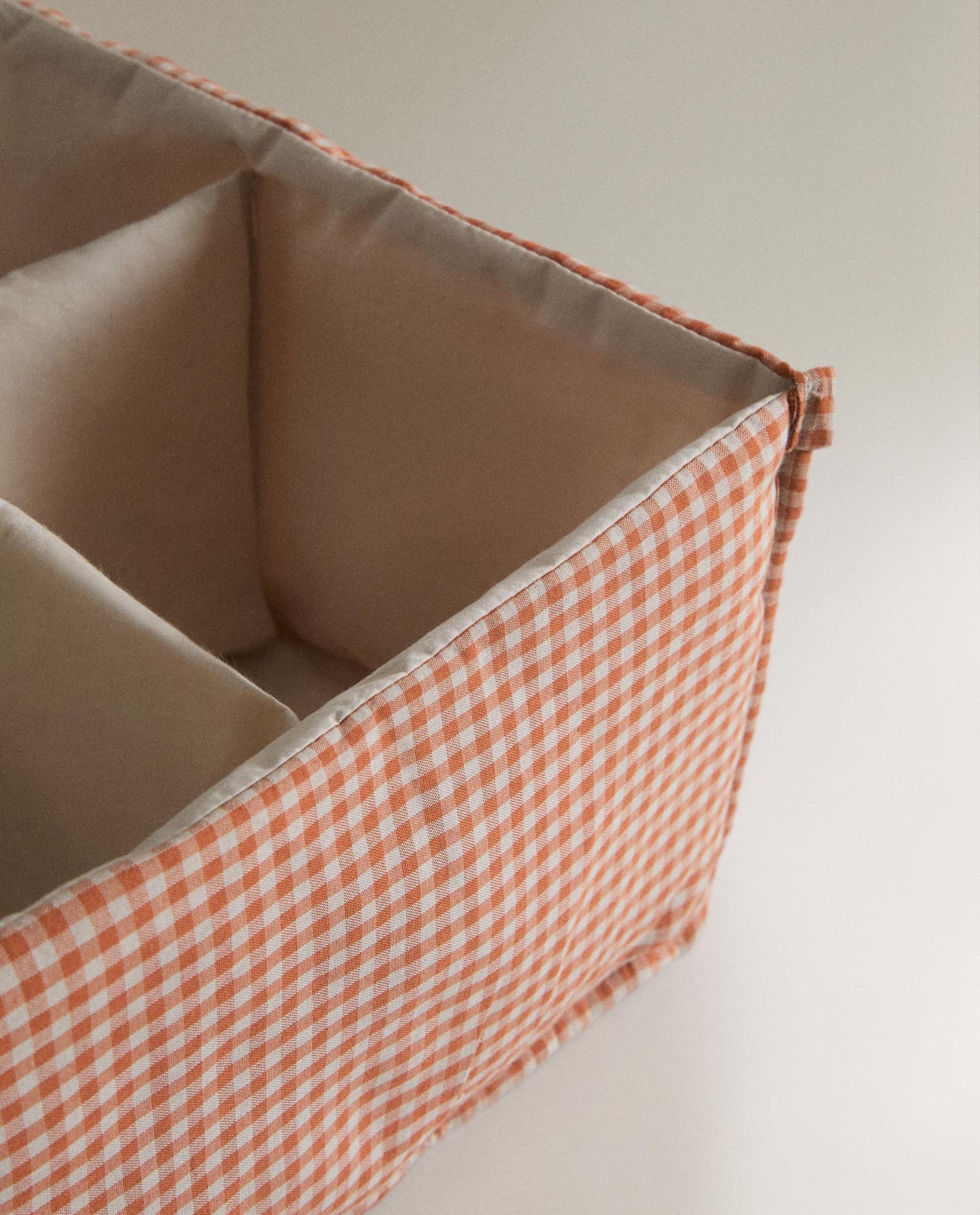 ZARA HOME ХЛОПКОВЫЙ ОРГАНАЙЗЕР ДЛЯ МЛАДЕНЦЕВ В КЛЕТКУ ВИШИ ракурс 4