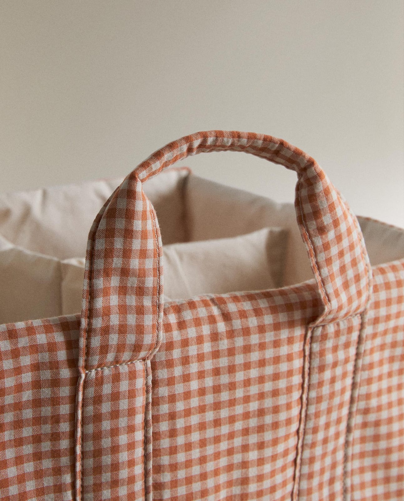 ZARA HOME ХЛОПКОВЫЙ ОРГАНАЙЗЕР ДЛЯ МЛАДЕНЦЕВ В КЛЕТКУ ВИШИ ракурс 3