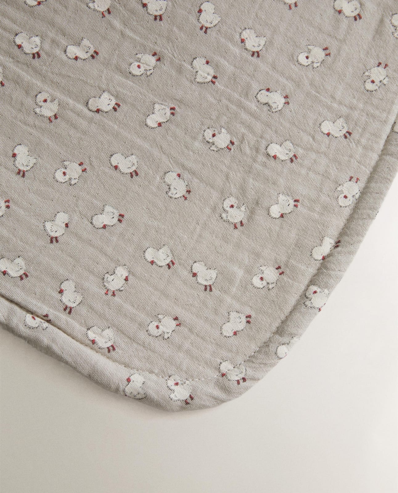 ZARA HOME ХЛОПКОВЫЙ ПЛЕД ДЛЯ РЕБЁНКА С ЦЫПЛЯТАМИ ракурс 2
