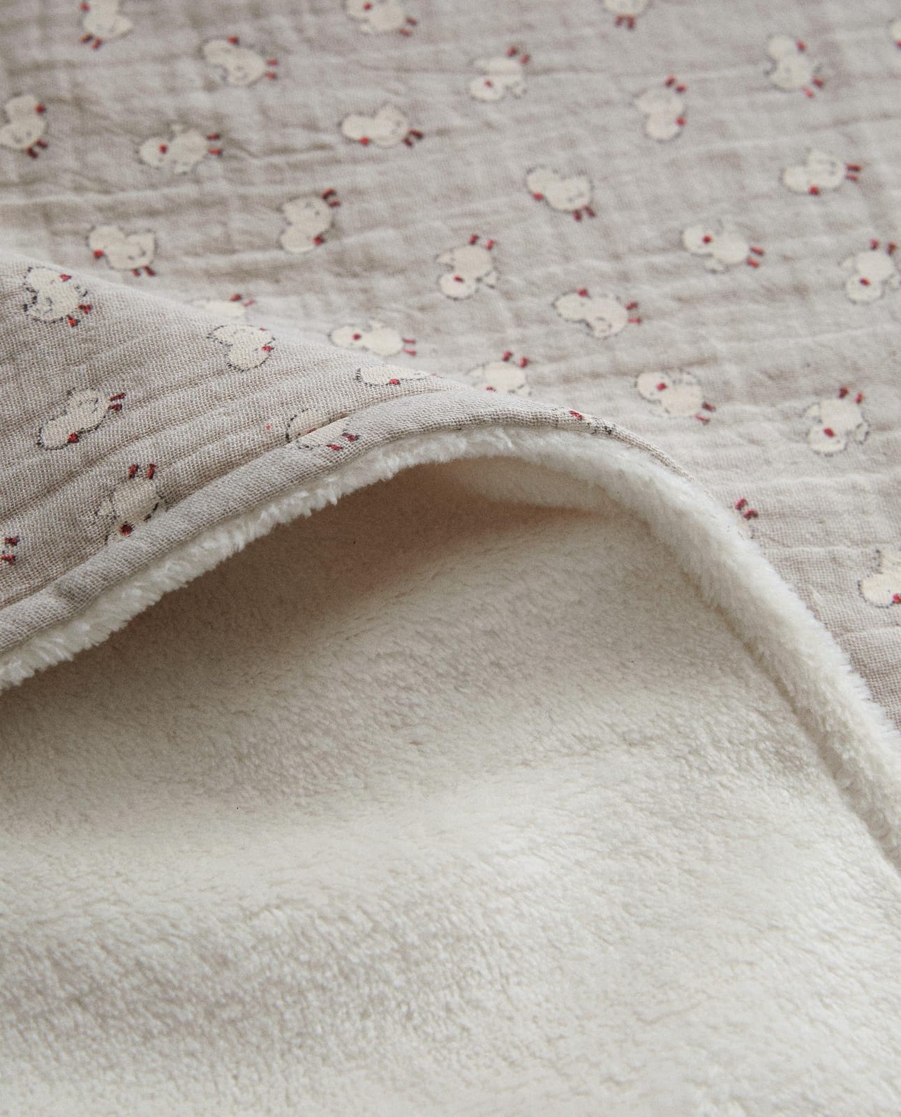ZARA HOME ХЛОПКОВЫЙ ПЛЕД ДЛЯ РЕБЁНКА С ЦЫПЛЯТАМИ ракурс 3