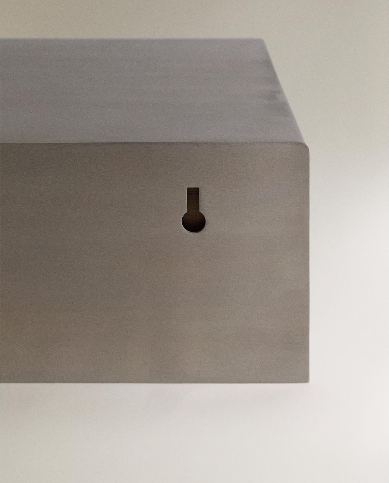ZARA HOME КОФЕЙНЫЙ СТОЛИК ИЗ СТАЛИ И ДЕРЕВА ракурс 2