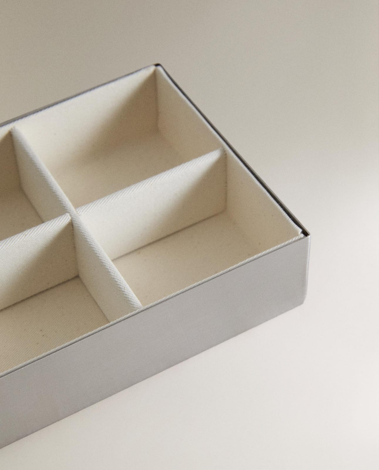 ZARA HOME ОРГАНАЙЗЕР ДЛЯ УКРАШЕНИЙ С ПЕРЕГОРОДКАМИ ракурс 6