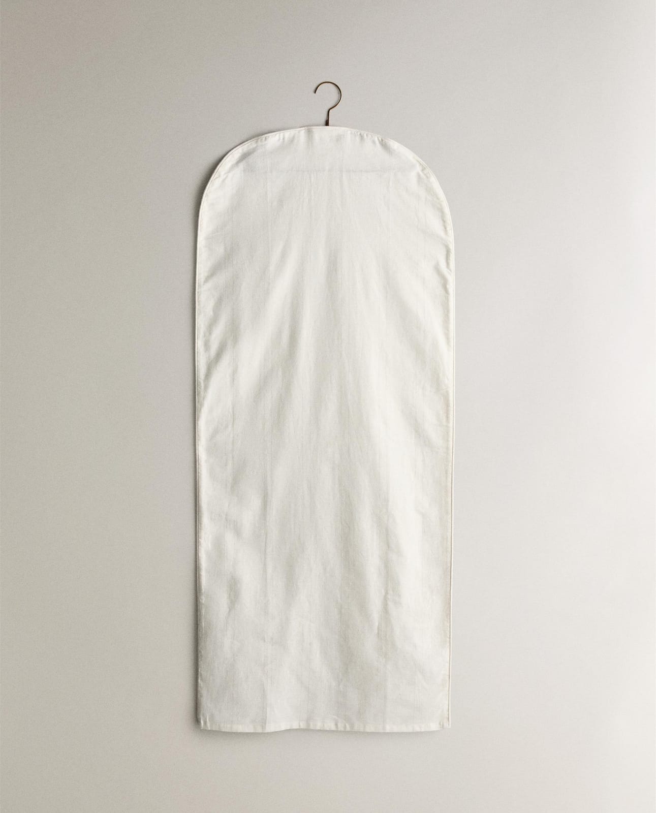 ZARA HOME БОЛЬШОЙ ЧЕХОЛ ДЛЯ ШКАФА ИЗ ЛЬНА И ХЛОПКА (КОМПЛЕКТ 2 ШТ.) ракурс 2