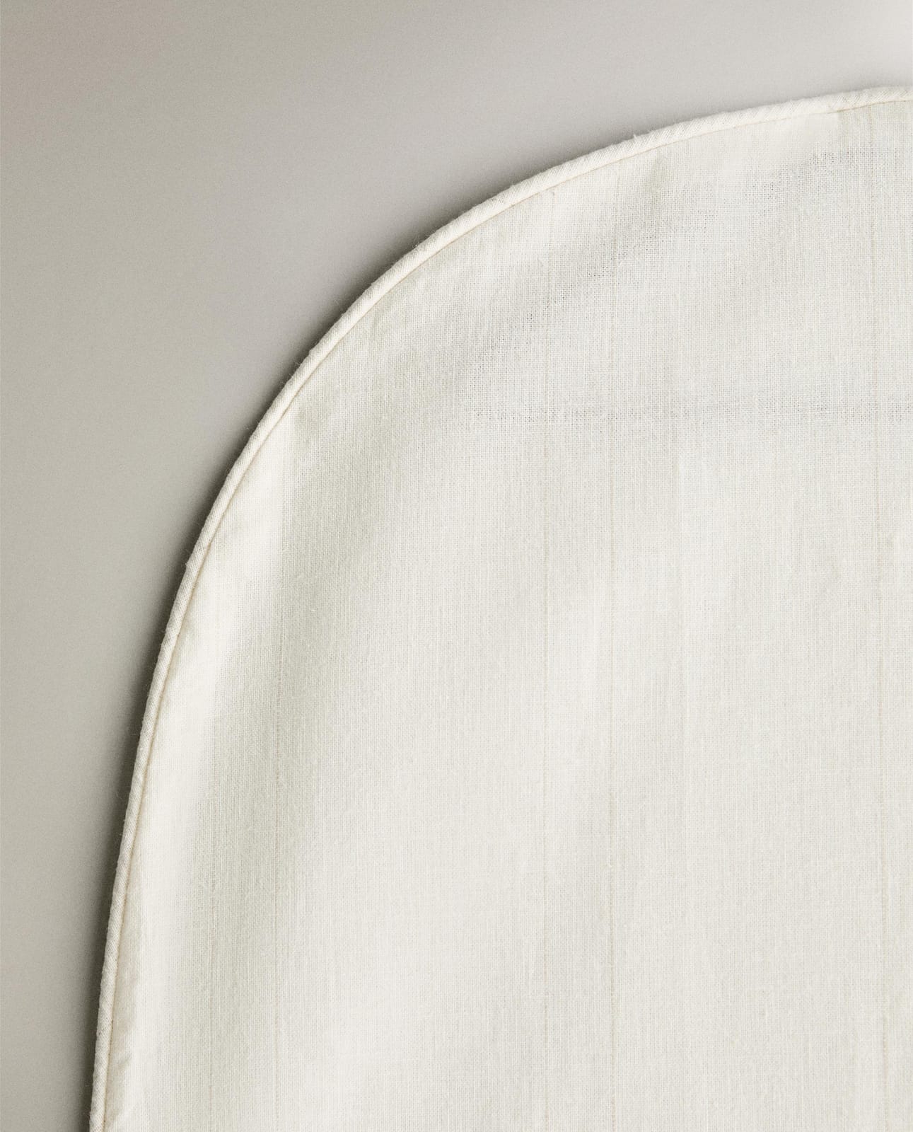 ZARA HOME МАЛЕНЬКИЙ ЛЬНЯНО-ХЛОПКОВЫЙ ЧЕХОЛ ДЛЯ ШКАФА (КОМПЛЕКТ 2 ШТ.) ракурс 5