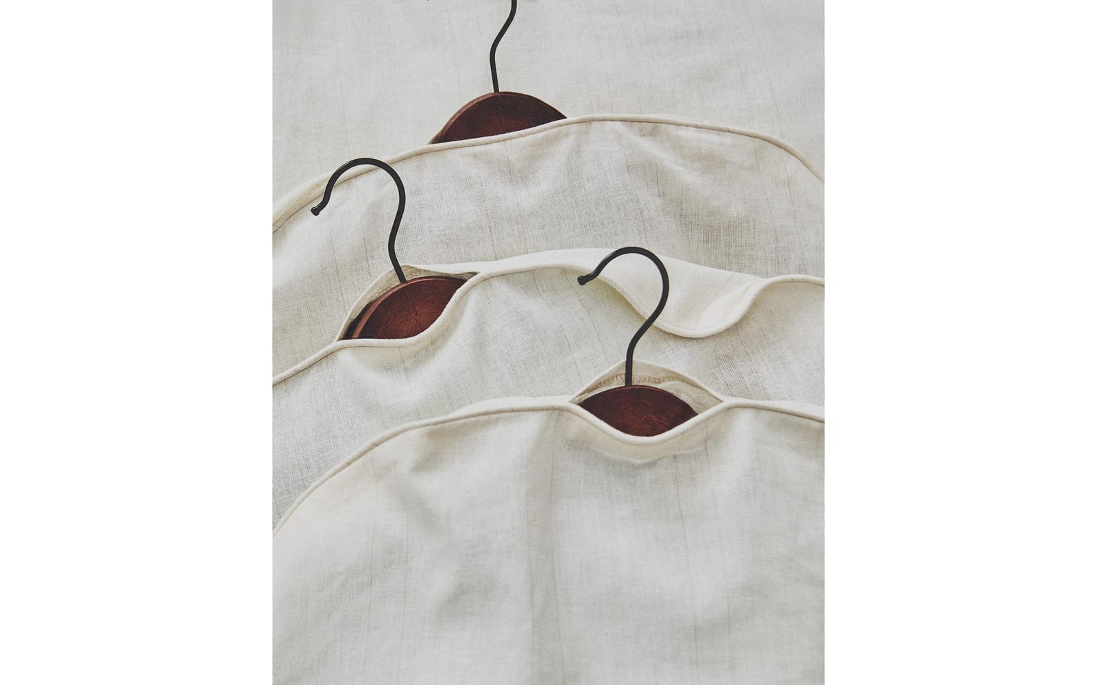 ZARA HOME МАЛЕНЬКИЙ ЛЬНЯНО-ХЛОПКОВЫЙ ЧЕХОЛ ДЛЯ ШКАФА (КОМПЛЕКТ 2 ШТ.) ракурс 10