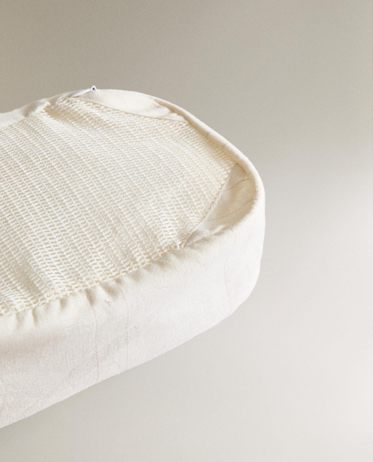 ZARA HOME ТКАНЕВЫЙ ОРГАНАЙЗЕР ИЗ ЛЬНА И ХЛОПКА (НАБОР ИЗ 3 ШТ.) ракурс 4