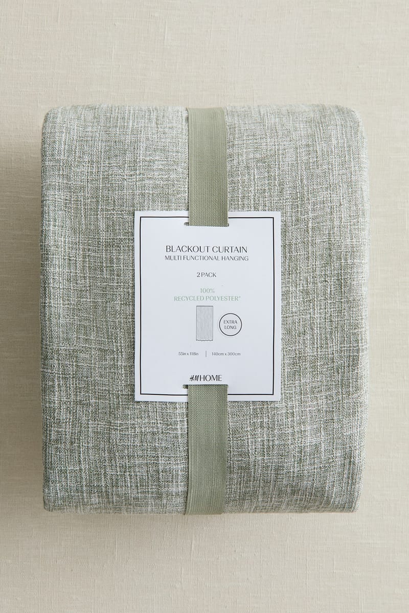 Длинная затемняющая штора, 2 шт. H&M цвет Пыльная зелень 140X300 см ракурс 2
