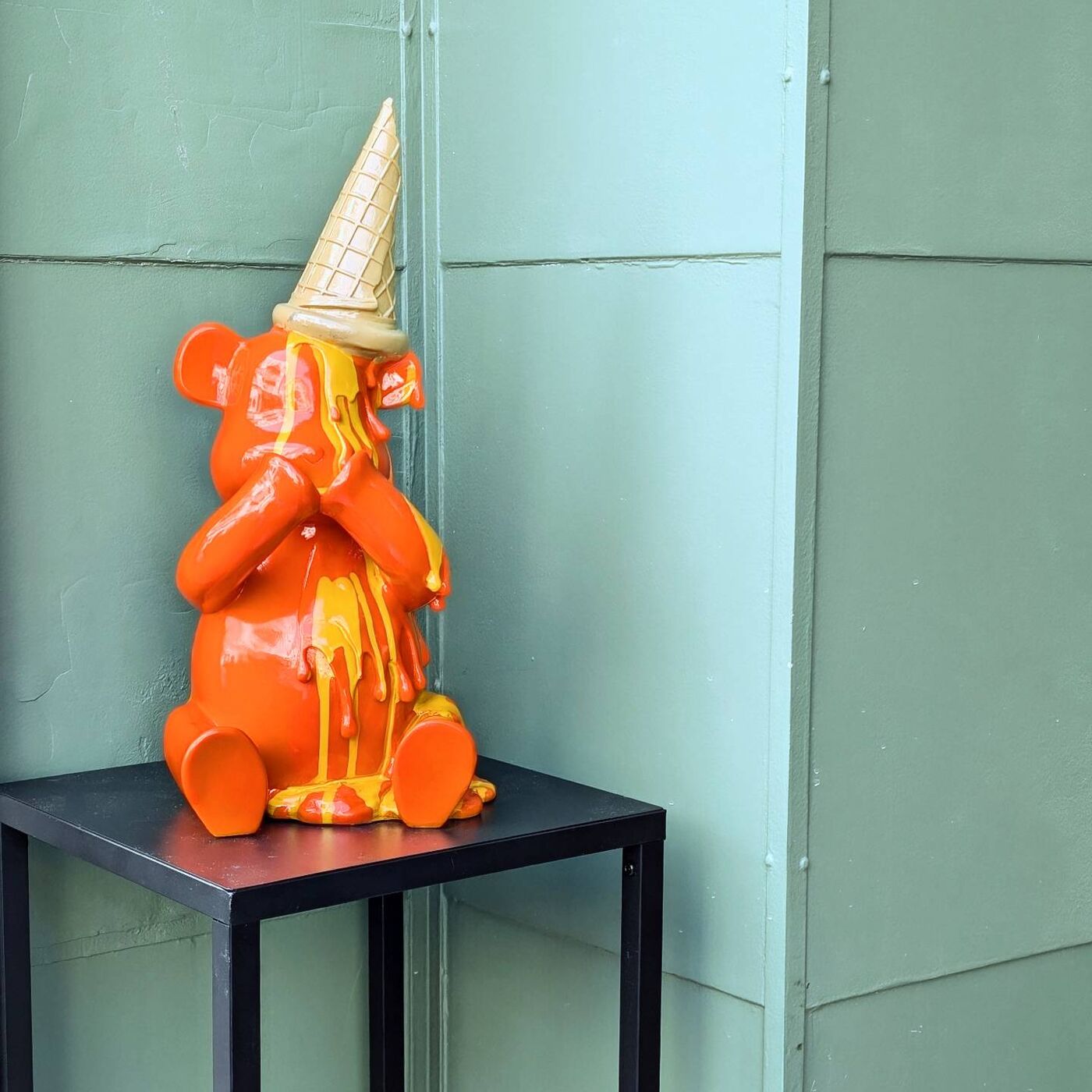Фигура декоративная Sitting Gelato Bear Orange ракурс 11