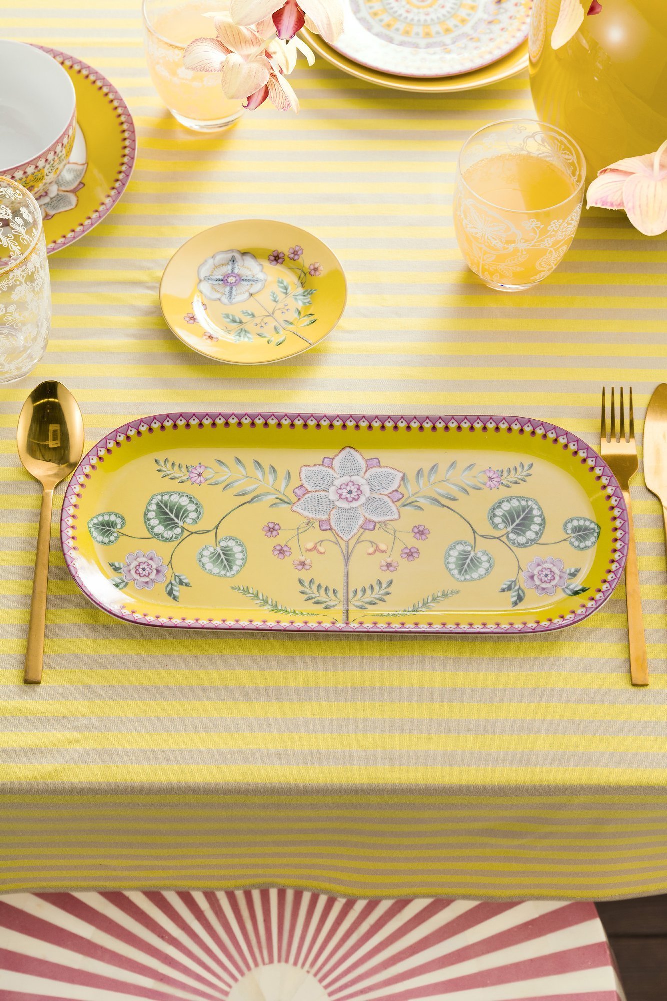Блюдо для торта овальное Lily&Lotus Yellow, 33,3х15,5 см