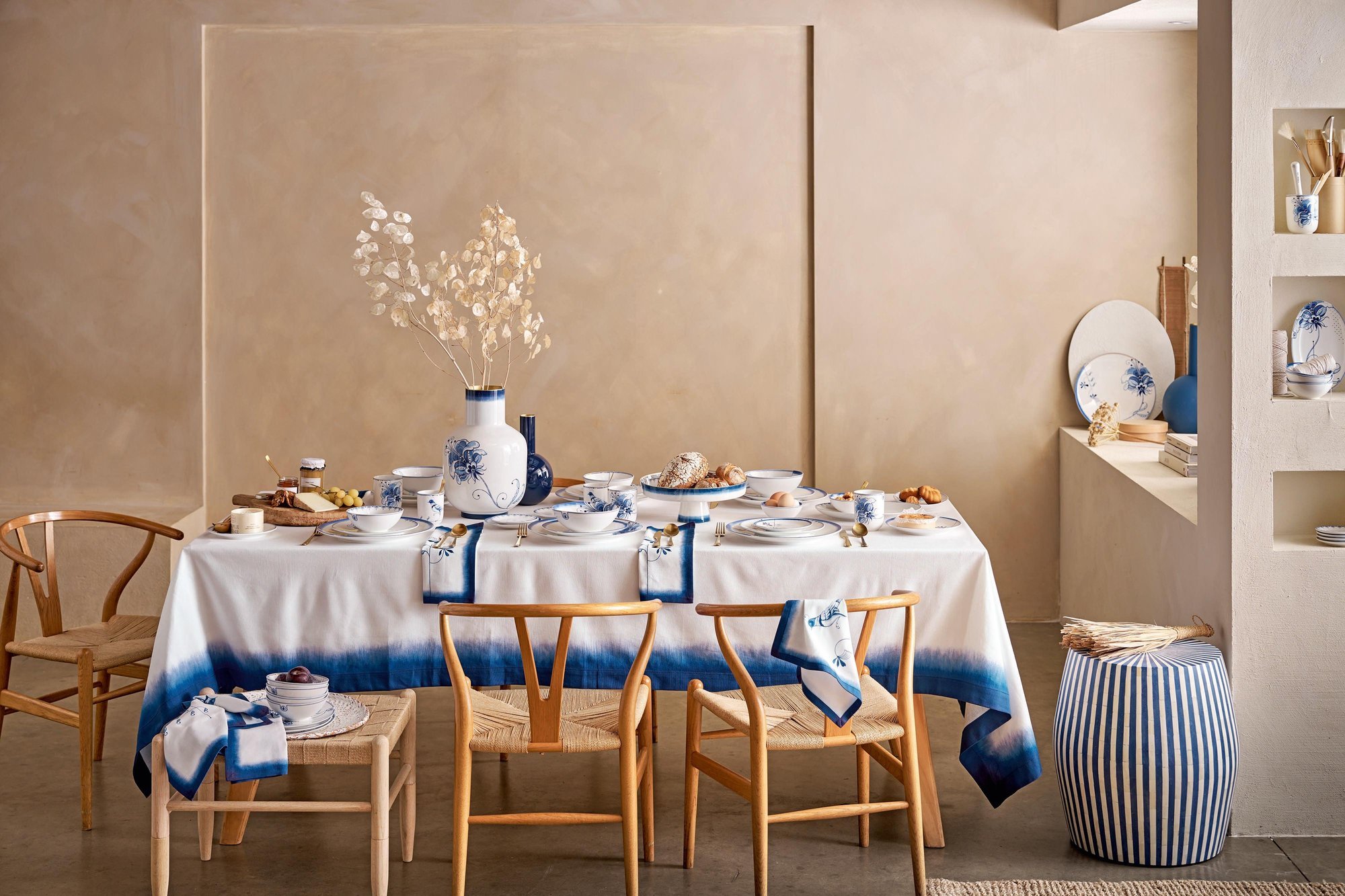 Подсвечник средний Glass Swirl Dark Blue, 22 см