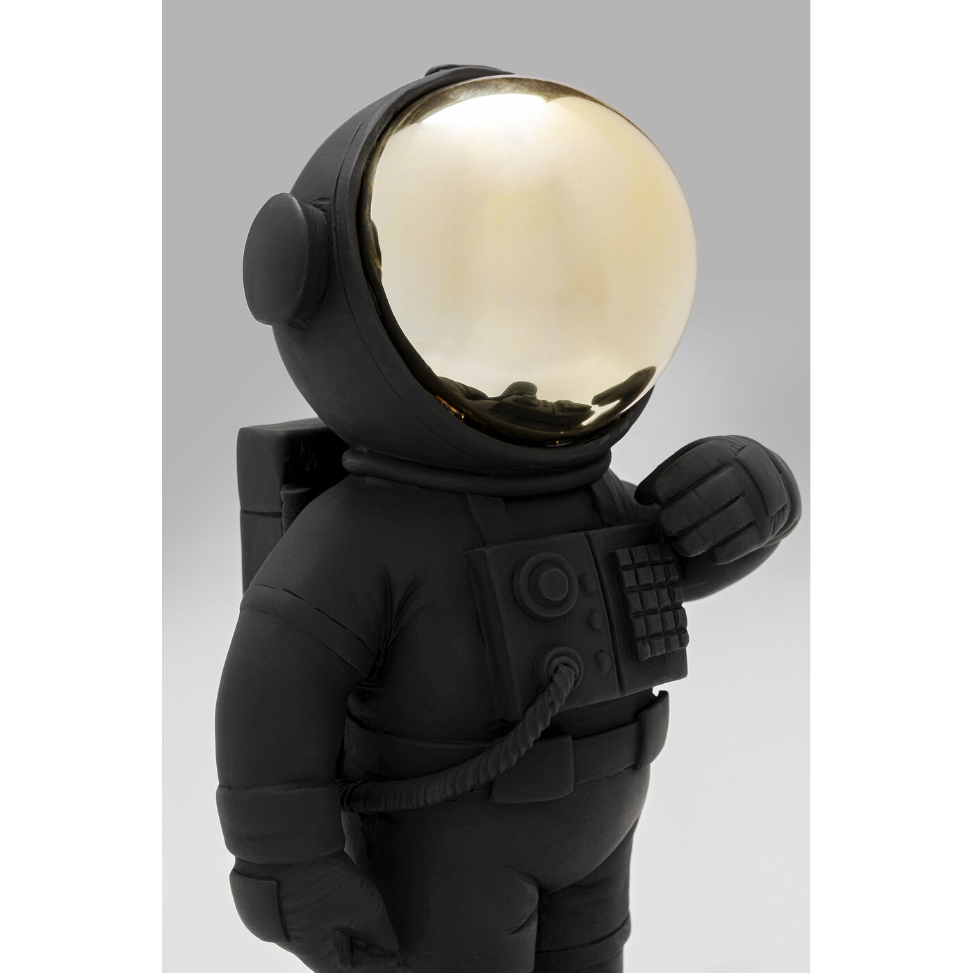 Фигура декоративная Welcome Astronaut Black ракурс 3