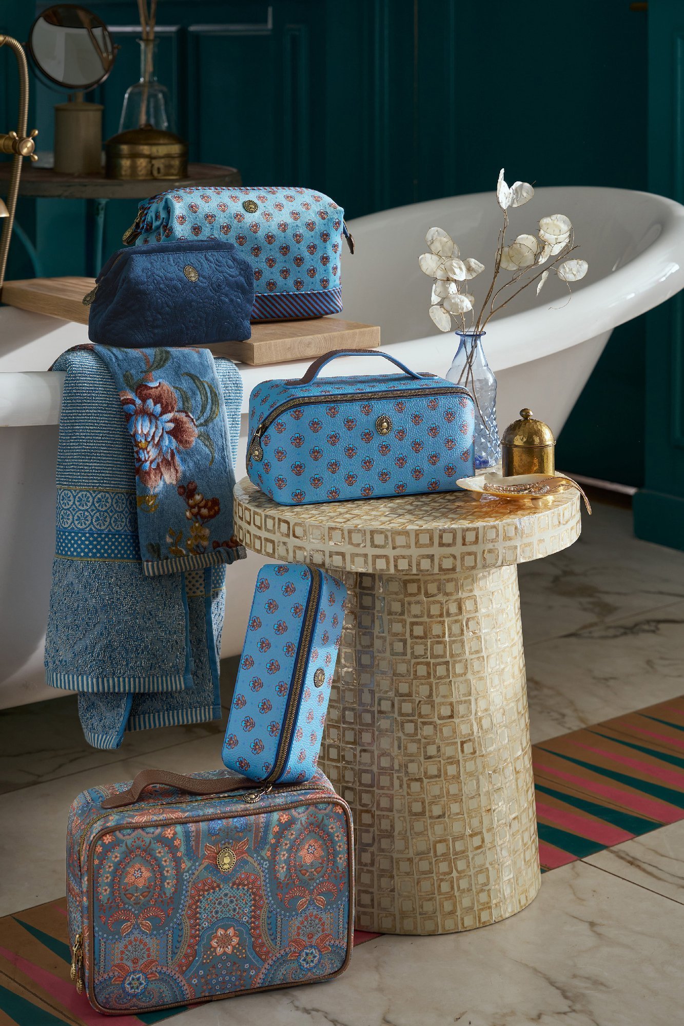 Косметичка большая Jaipur Flower Blue, 4 л ракурс 4