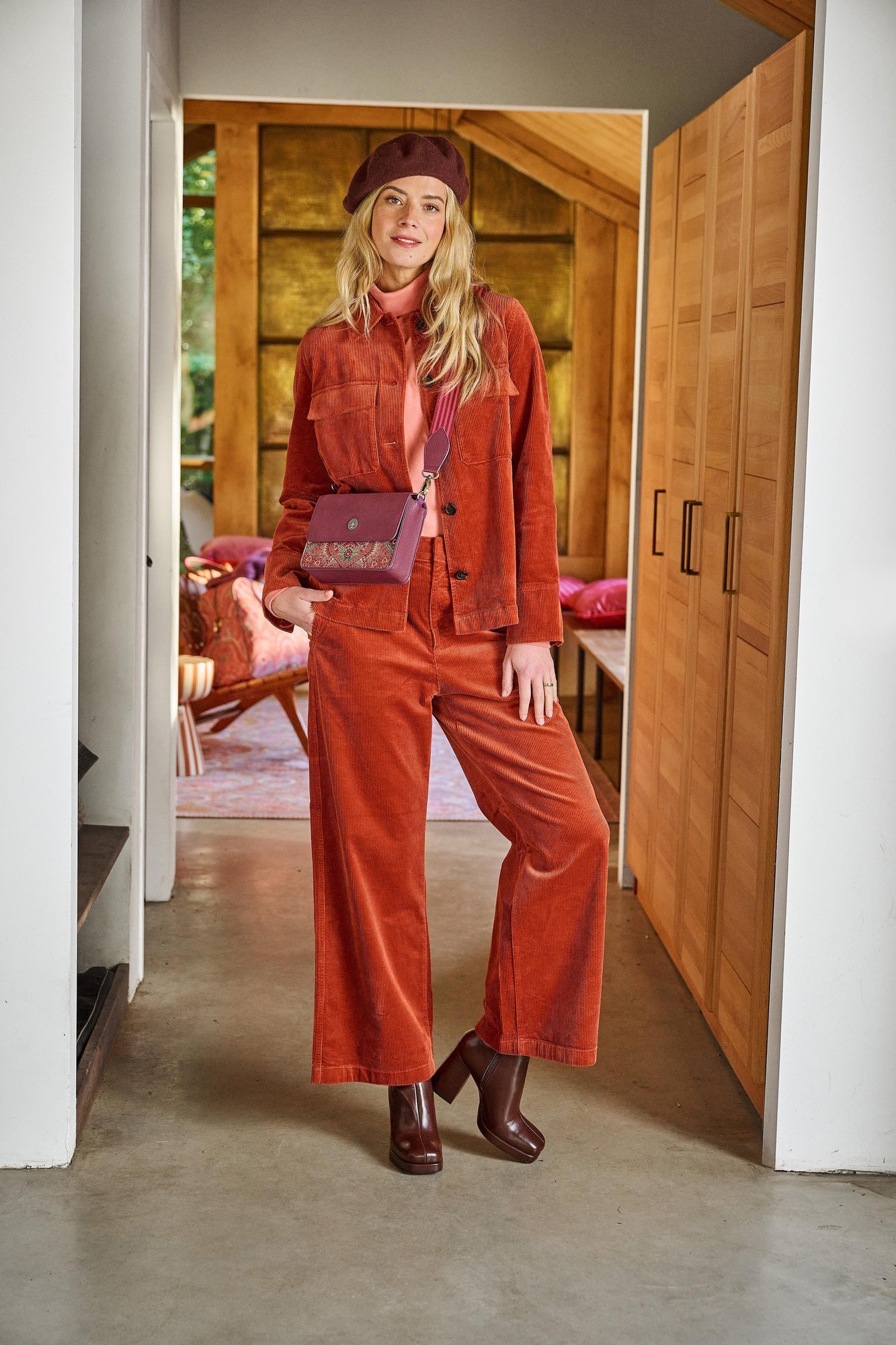 Сумка кросс-боди маленькая Fenna Cross Jabali Red, 1,3 л ракурс 4