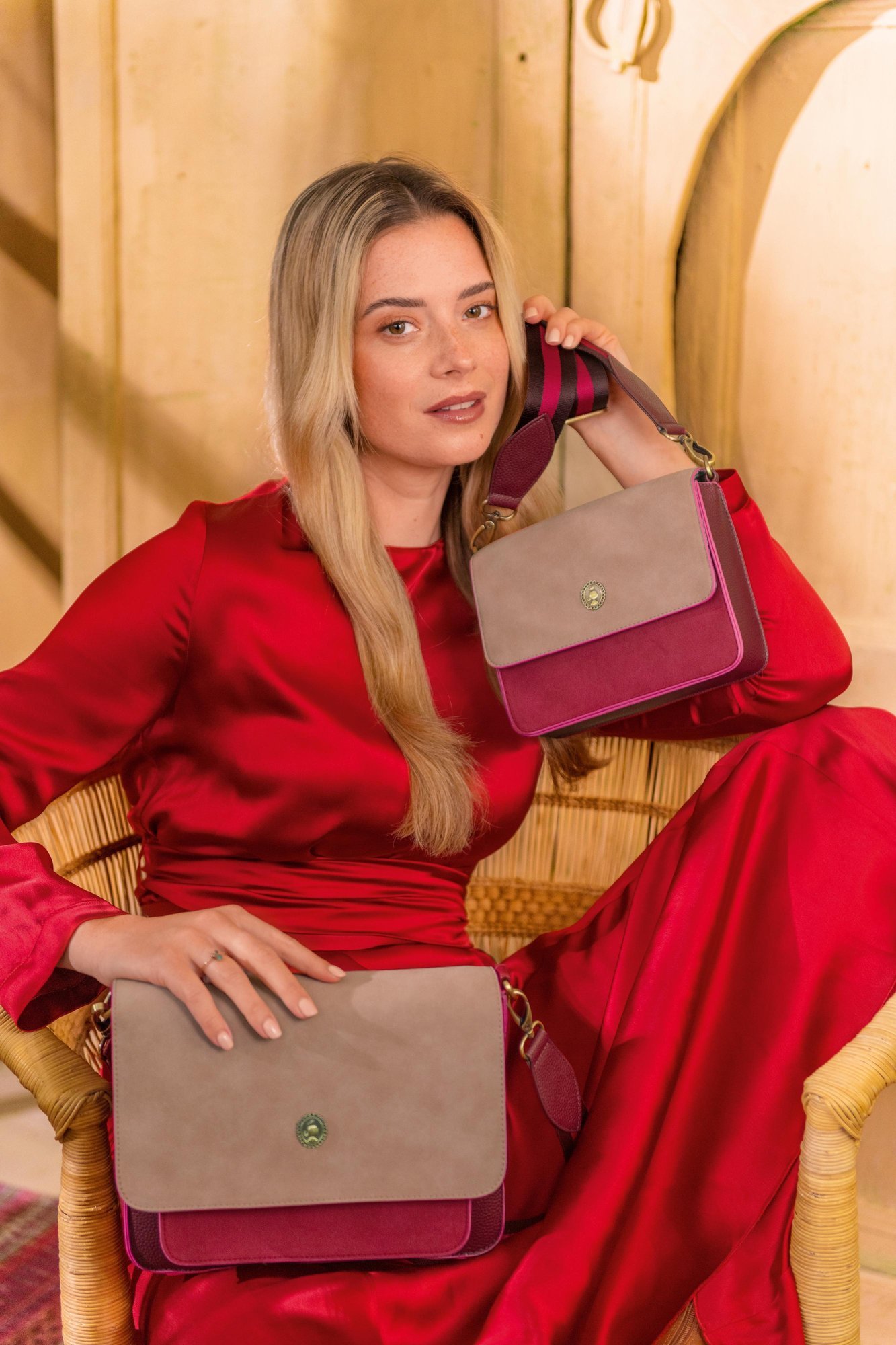 Сумка кросс-боди маленькая Fenna Red, 1,3 л ракурс 4