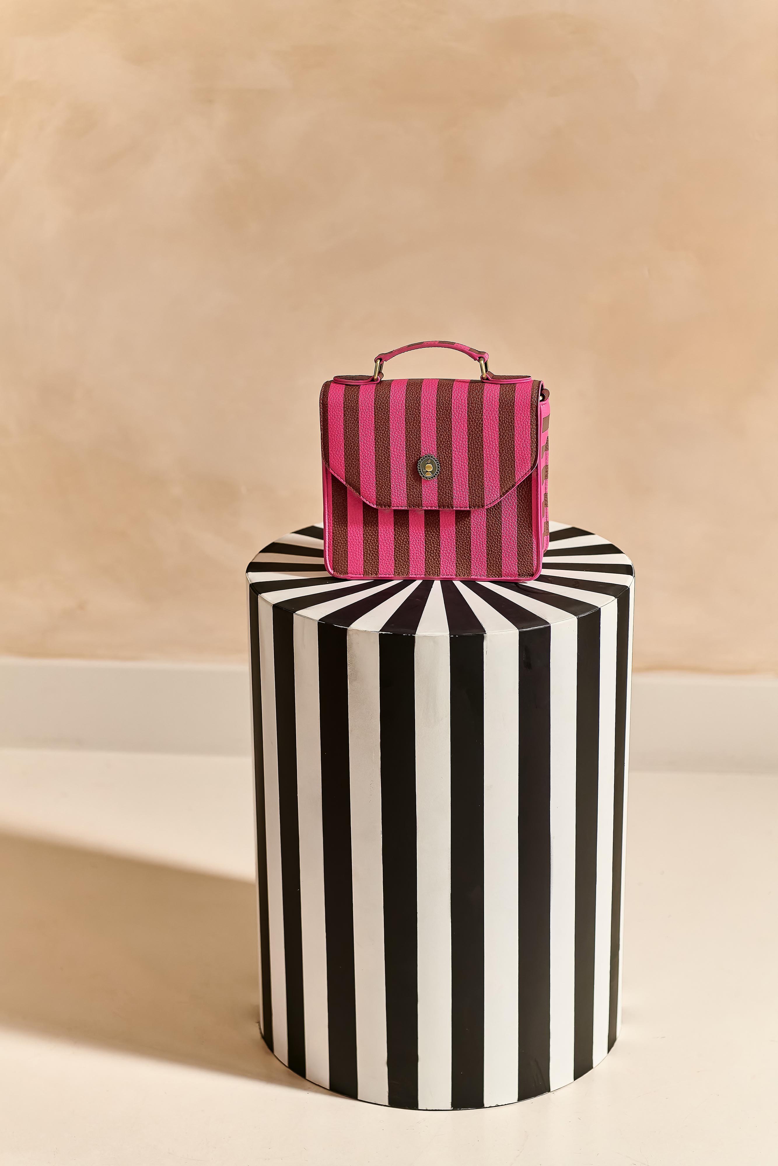 Сумка маленькая Frances Stripe Pink, 1,8 л ракурс 4