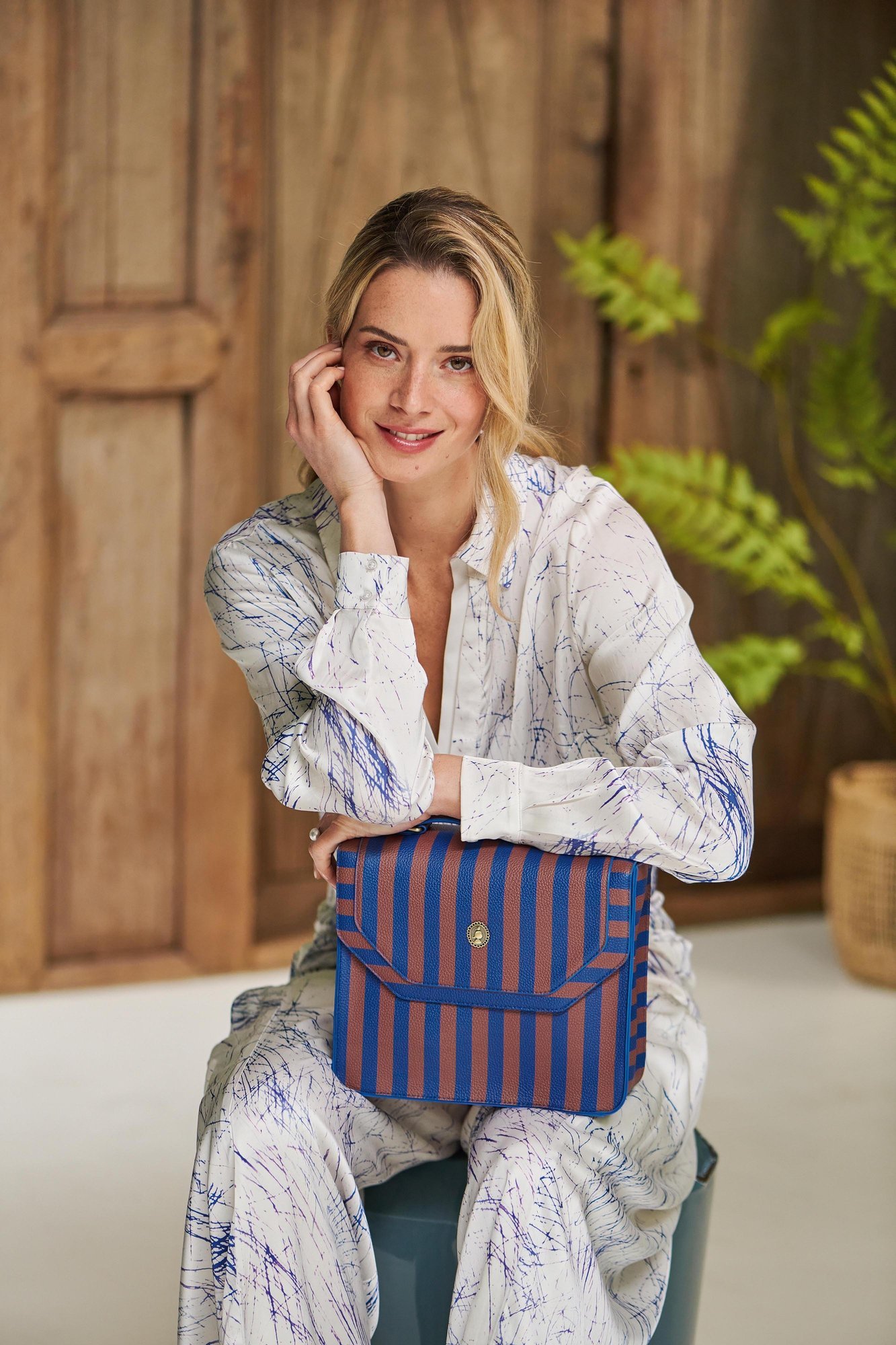 Сумка кросс-боди средняя Frances Stripe Blue, 4 л ракурс 4