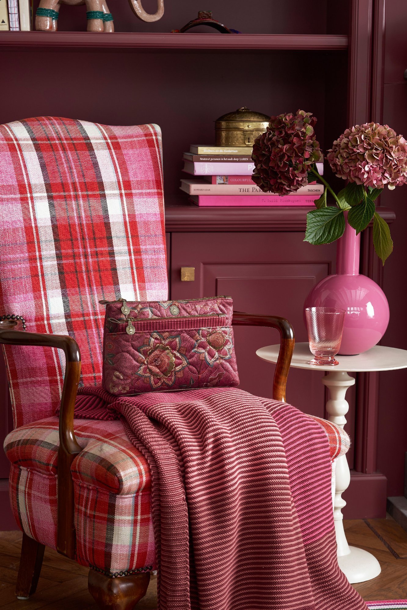 Набор косметичек (2 шт.) Mumbai Morning Pink, 26х18х7,5 см и 22х13х1 см ракурс 5