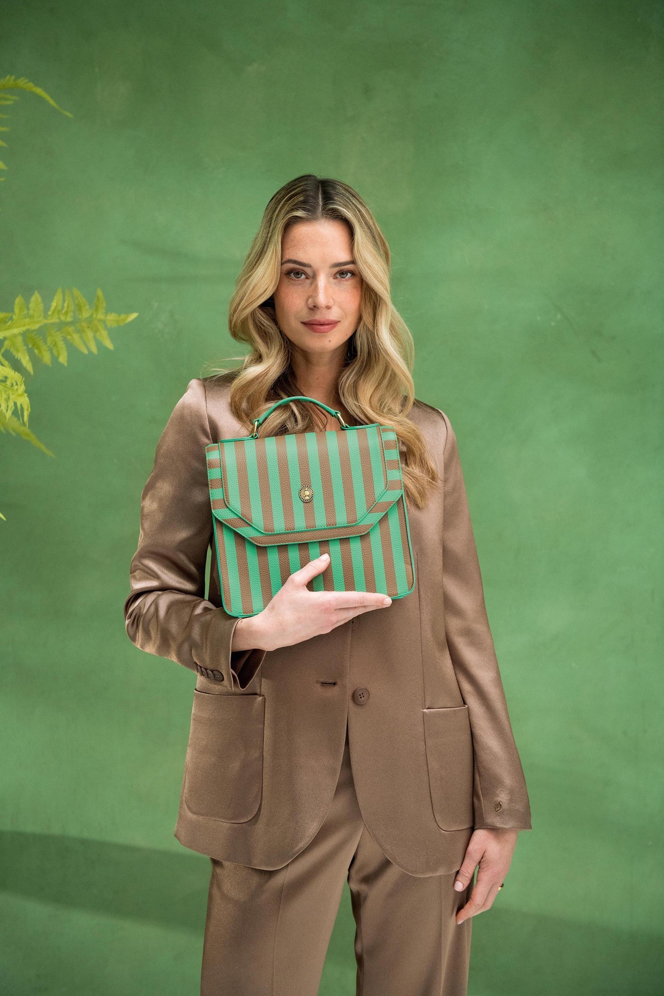 Сумка кросс-боди средняя Frances Stripe Green, 4 л ракурс 4