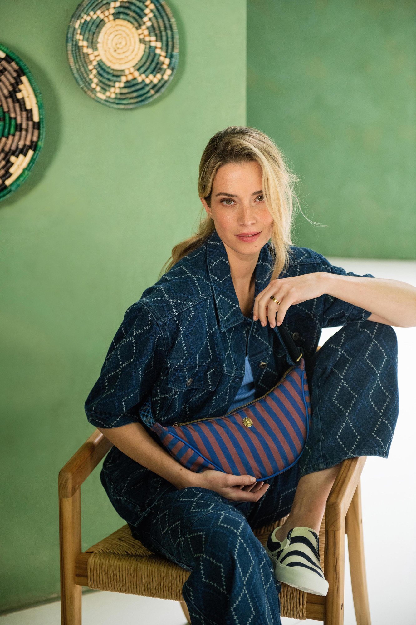 Сумка фигурная Freya Half Moon Stripe Blue, 2,5 л ракурс 4