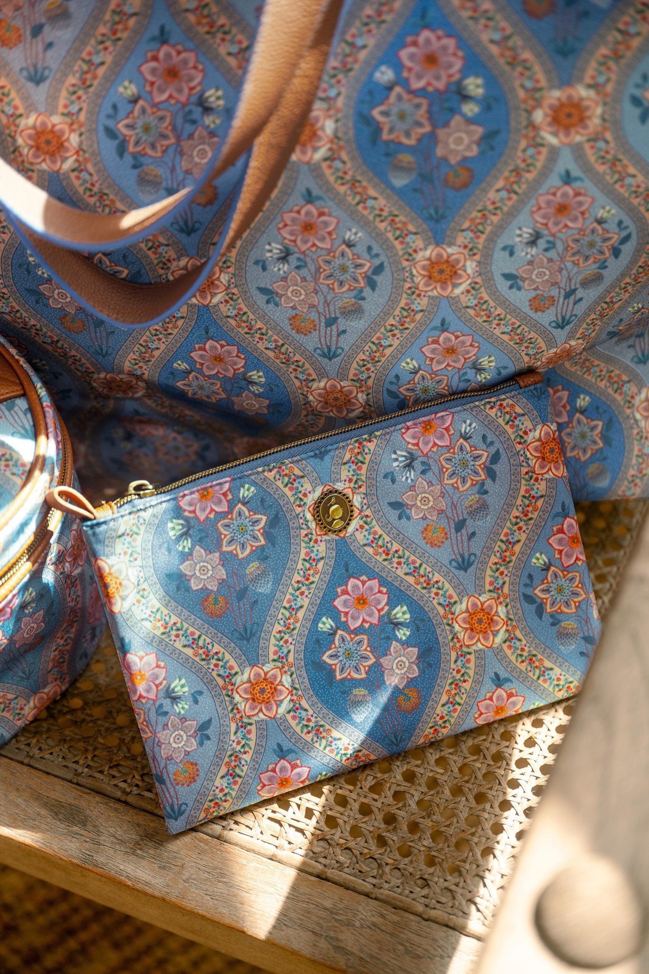Косметичка плоская средняя Charly Ornamento Blue, 0,3 л ракурс 4