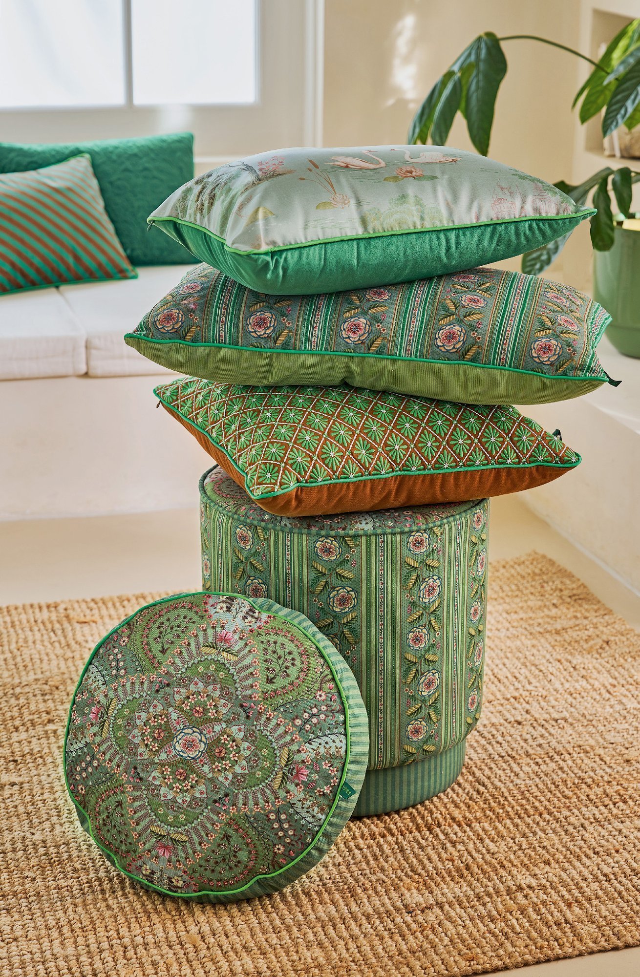 Подушка декоративная Giyani Embroidery Blue, 50х50 см