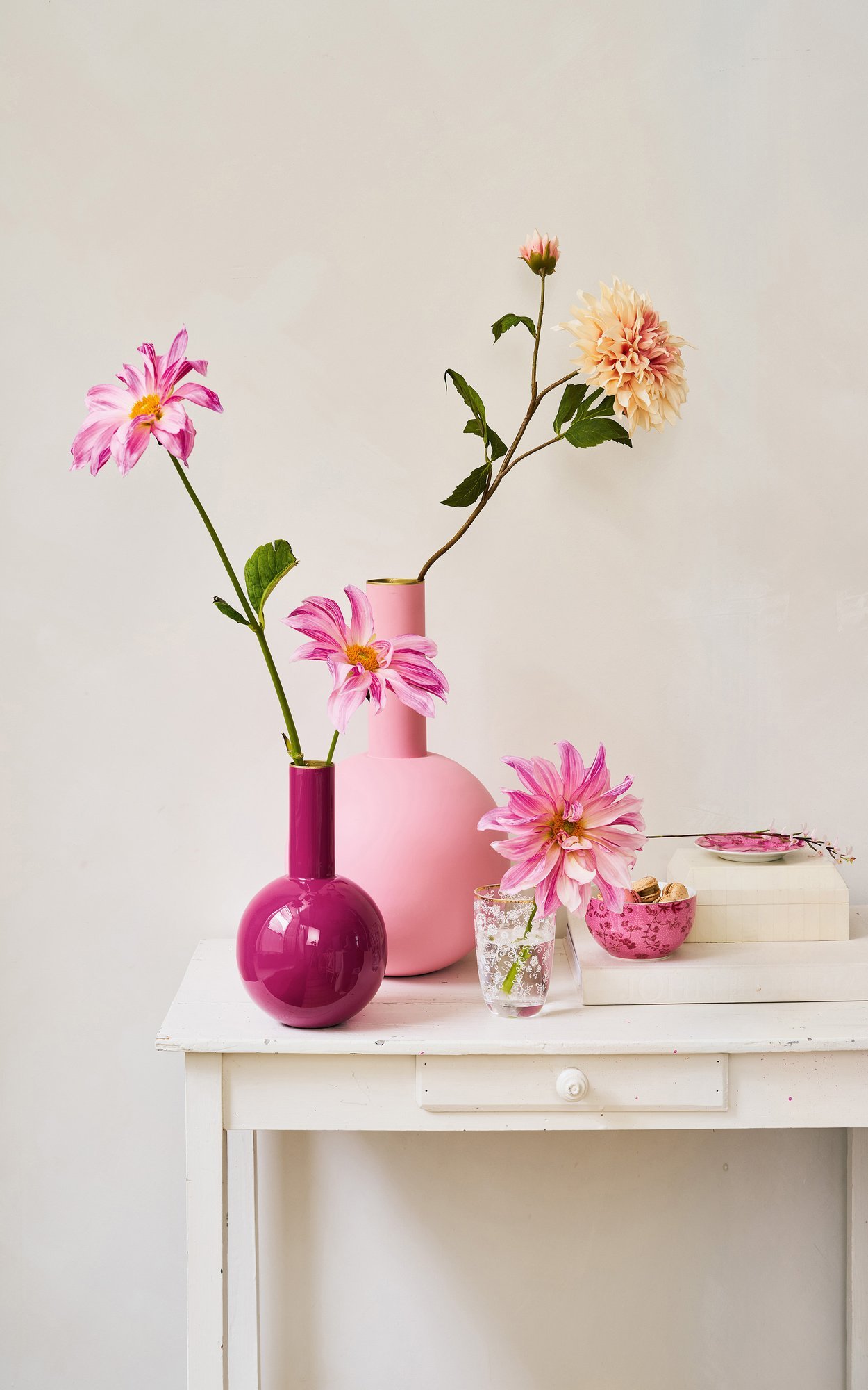 Ваза Metal Small Bright Pink, 15х26 см ракурс 4