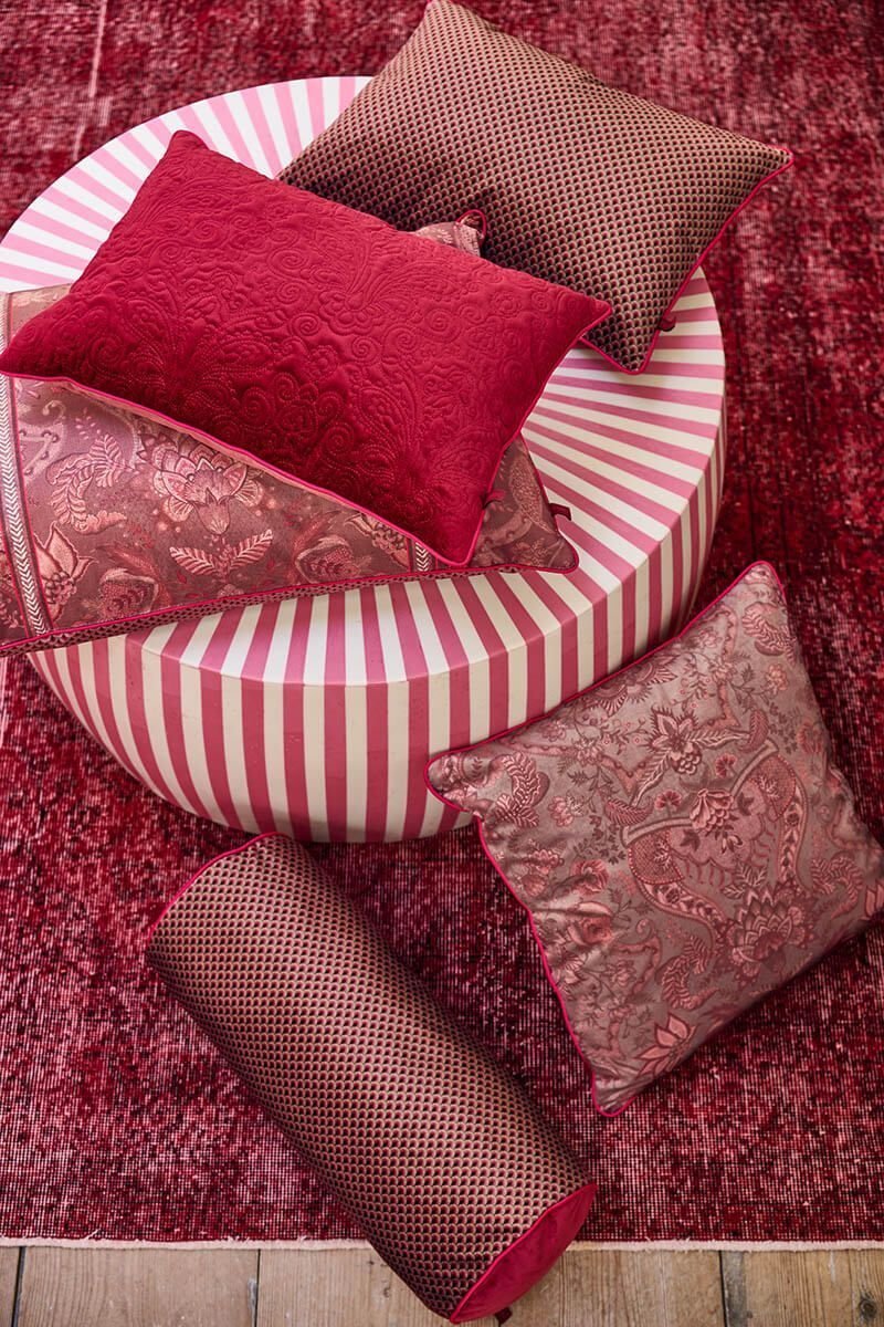 Подушка декоративная Quilted Days Dark Pink ракурс 5
