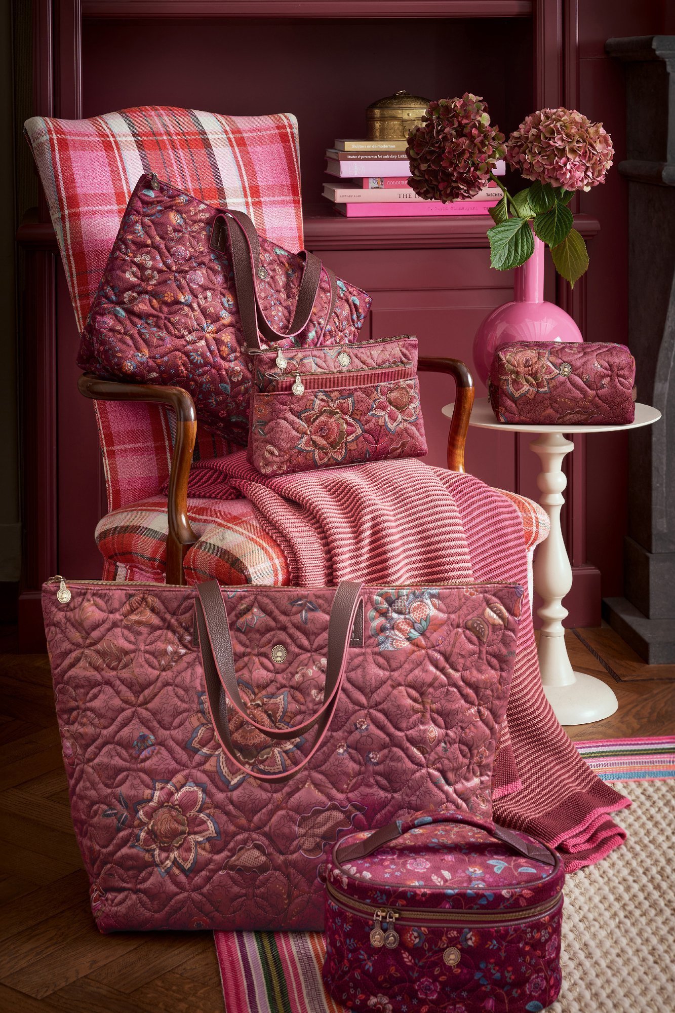 Зеркало карманное Flora Bangelore Mini Dark Pink ракурс 7