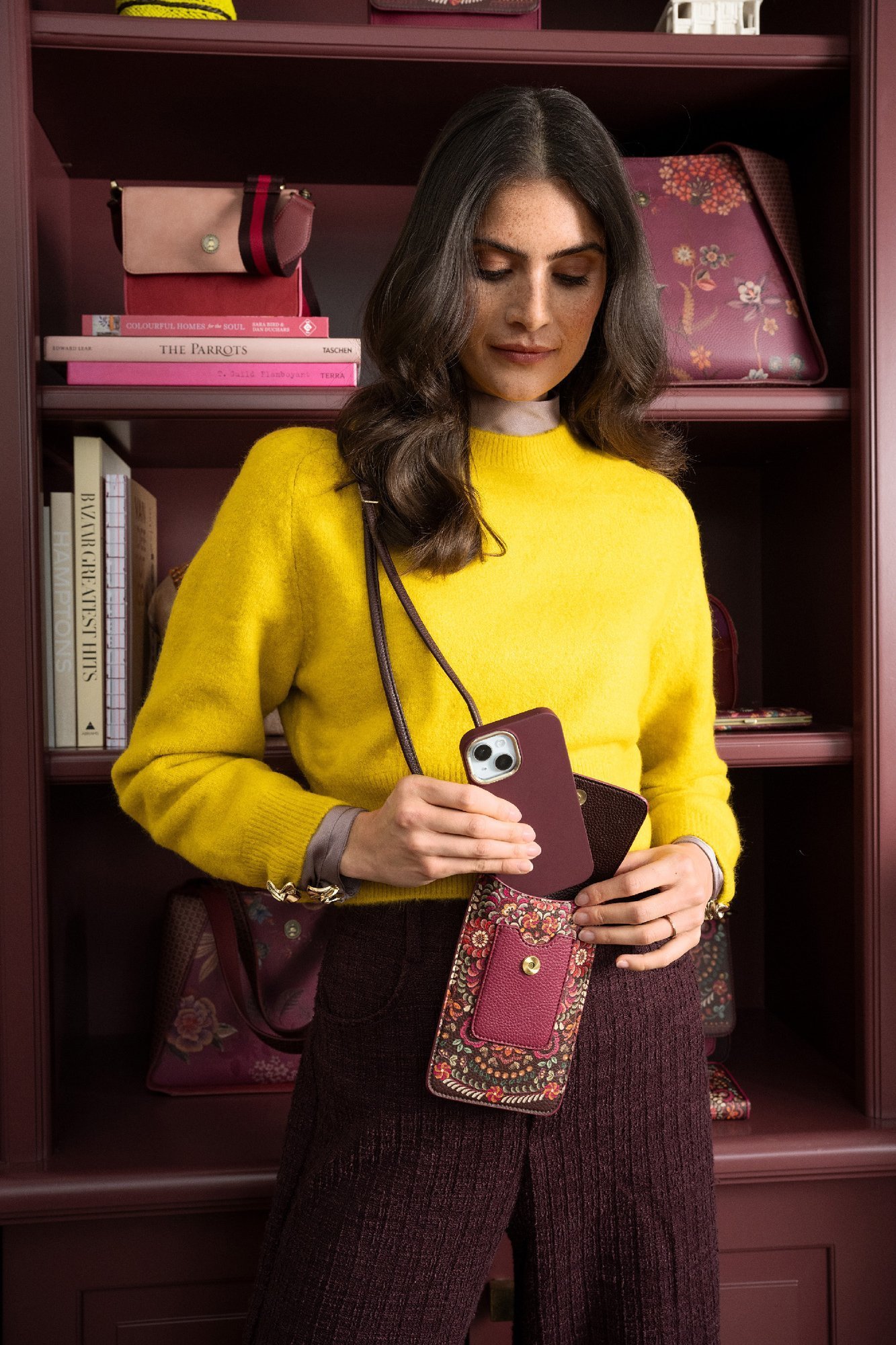 Сумка для телефона Peggy Il Ricamo Dark Red, 0,1 л ракурс 4