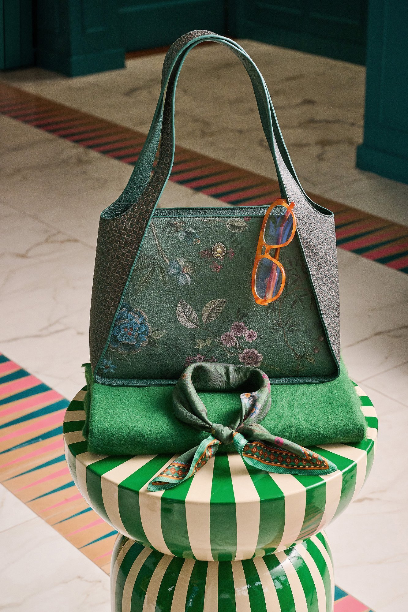 Сумка через плечо Filou Bodhi Flower Green, 10 л ракурс 8
