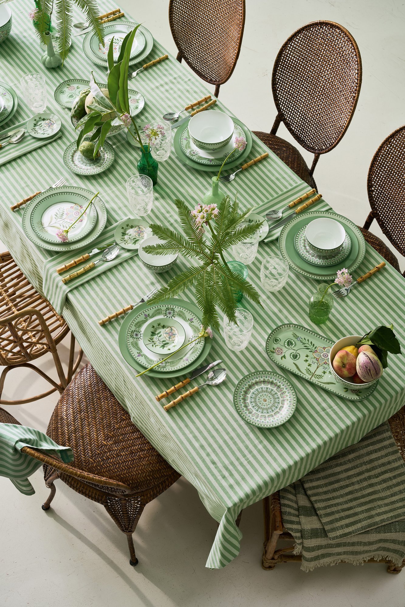 Скатерть Stripes Light Green ракурс 5