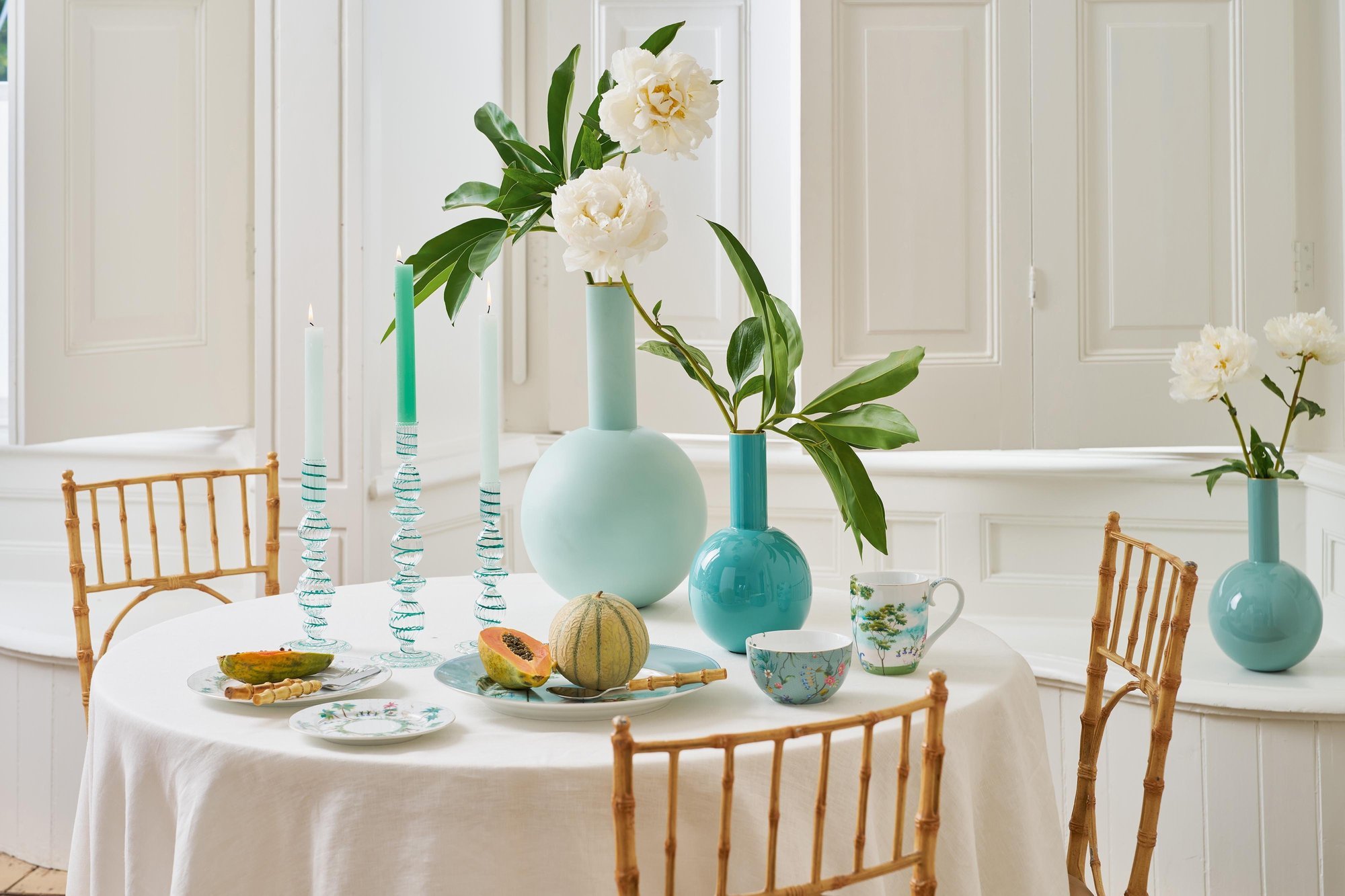 Подсвечник средний Glass Swirl Light Blue, 22 см