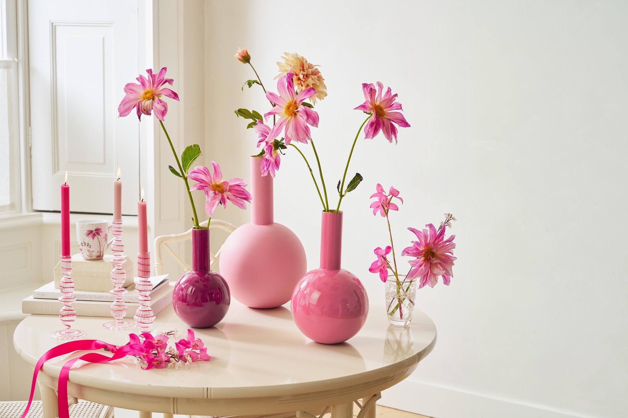 Подсвечник средний Glass Swirl Light Pink, 22 см